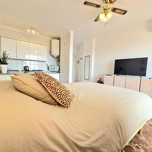 Aa Guest - The Golden Sea Views Eco Apartment